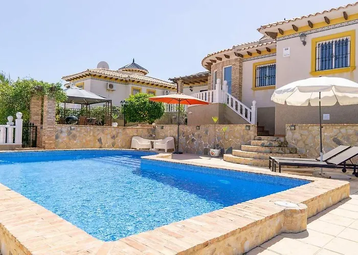 Casa Lilly-Rose, A Beautiful 3 Bedroom Detached Villa A Short Walk To The Villamartin Plaza & Golf Course