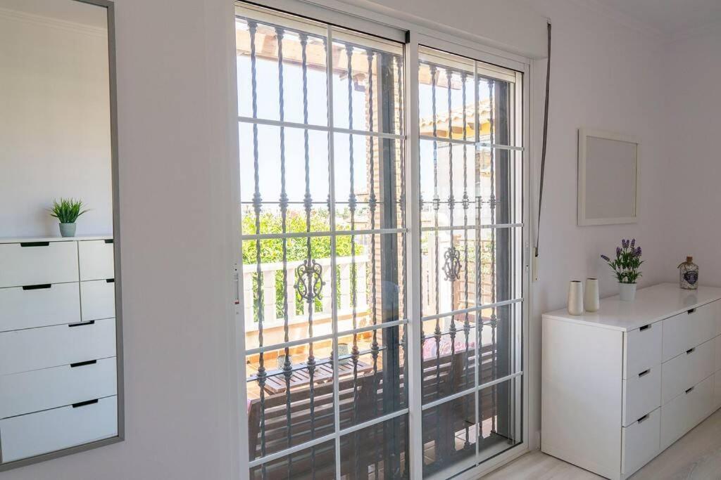 Villa Casa Lilly-rose, A Beautiful 3 Bedroom Detached A Short Walk To The Plaza & Golf Course Villamartin (Valencia)