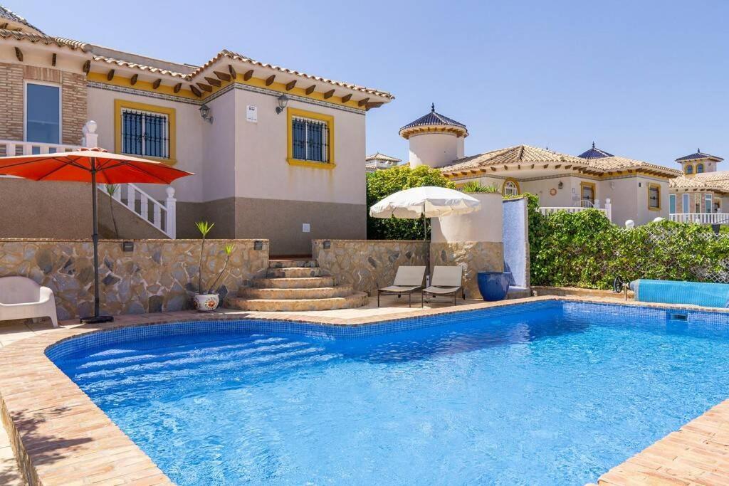 Casa Lilly-rose, A Beautiful 3 Bedroom Detached A Short Walk To The Plaza & Golf Course Villa