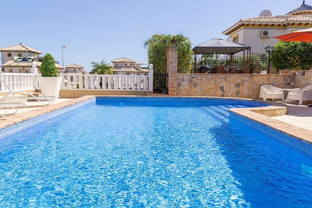 Casa Lilly-rose, A Beautiful 3 Bedroom Detached A Short Walk To The Plaza & Golf Course Villamartin (Valencia)