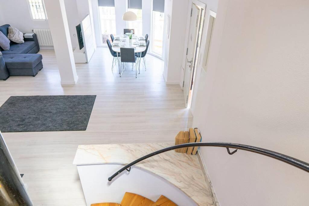 Villa Casa Lilly-rose, A Beautiful 3 Bedroom Detached A Short Walk To The Plaza & Golf Course *