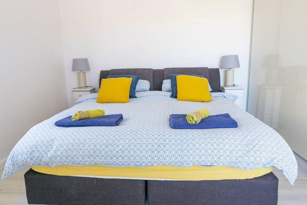 Casa Lilly-rose, A Beautiful 3 Bedroom Detached A Short Walk To The Plaza & Golf Course Villamartin (Valencia)