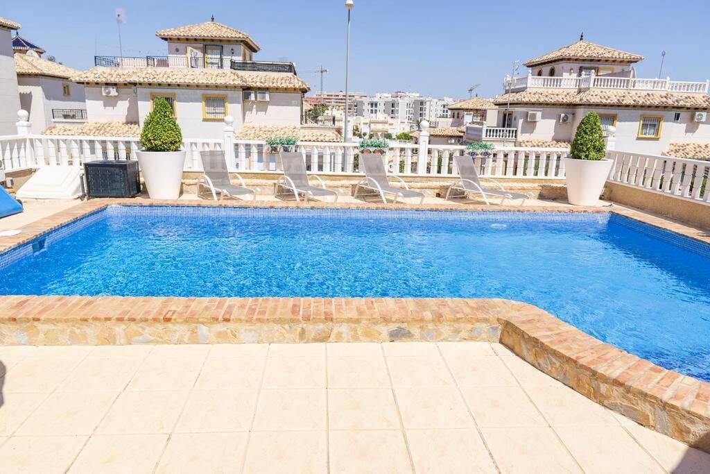Casa Lilly-rose, A Beautiful 3 Bedroom Detached A Short Walk To The Plaza & Golf Course Villa