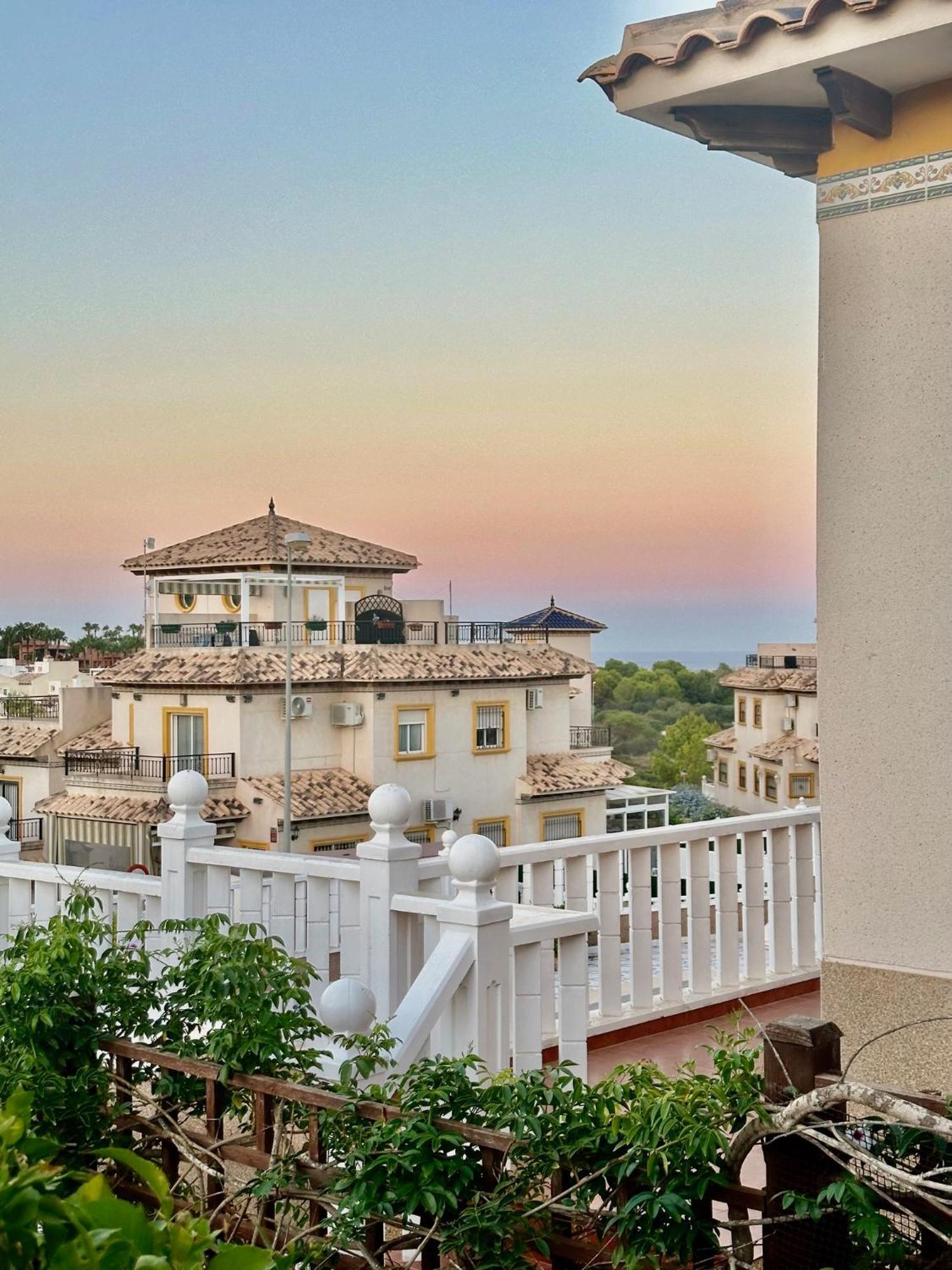 Casa Lilly-rose, A Beautiful 3 Bedroom Detached A Short Walk To The Plaza & Golf Course * Villamartin (Valencia)